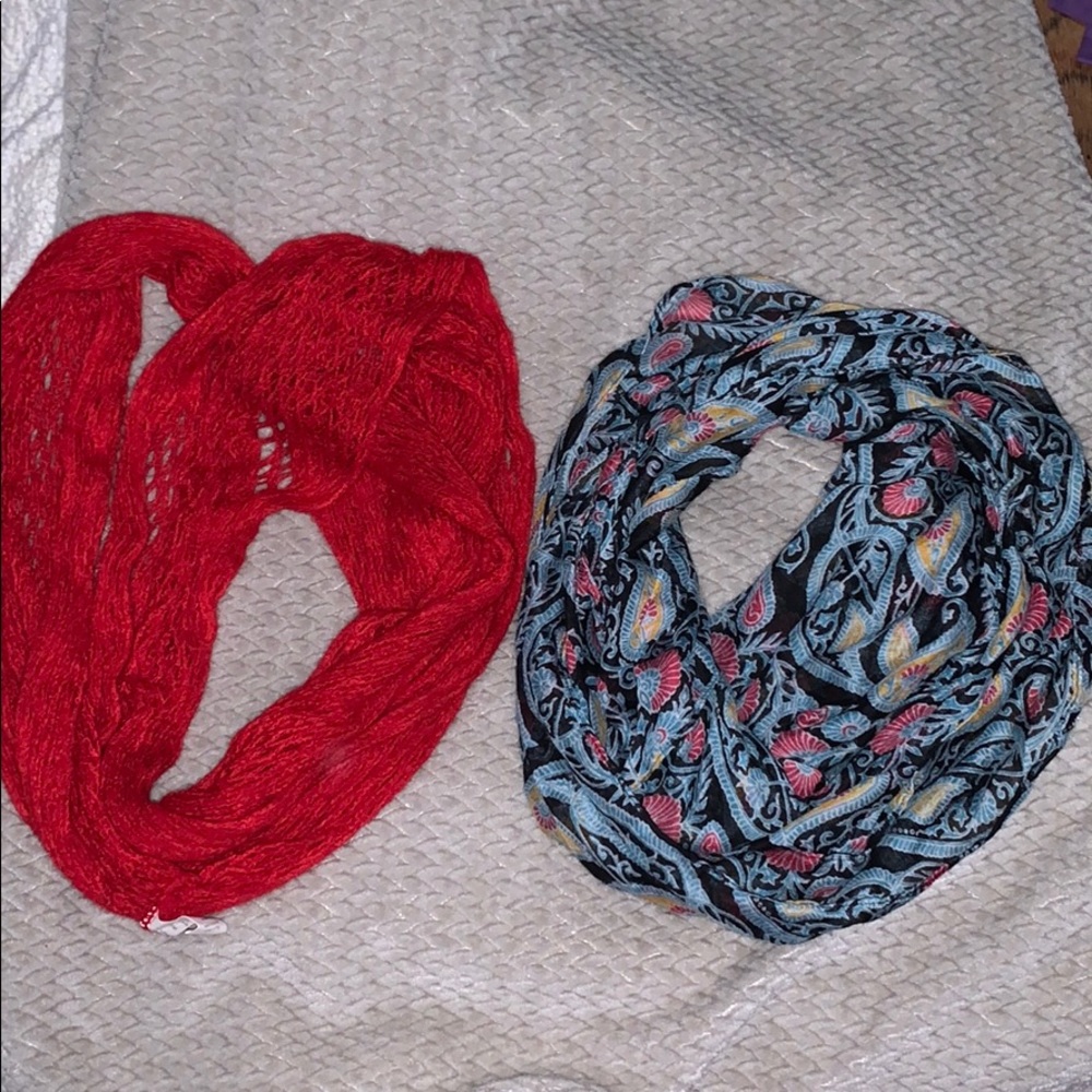 BRAND NEW 2 infinity scarves